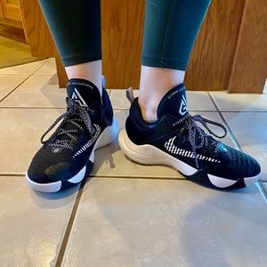 Brand New Nike Sneakers, size 5Y (US); 37.5 (EUR) unisex